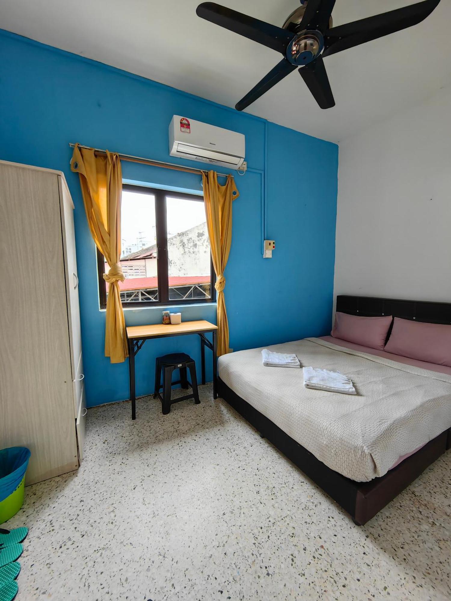 Mac 94 2* George Town